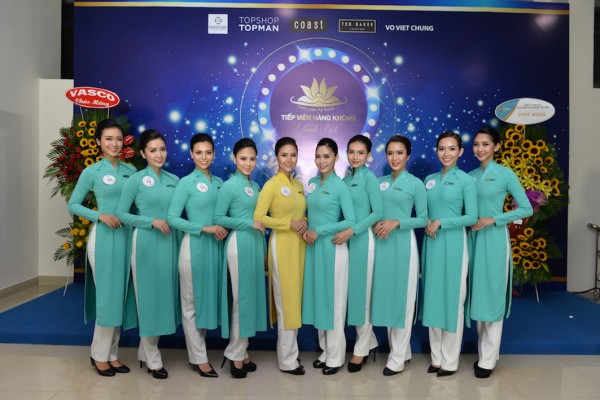 Các nam, nữ tiếp viên Vietnam Airlines khoe sắc trong vòng thi  “Hình thể - Thời trang” của Hội thi Tiếp viên hàng không thanh lịch 2017