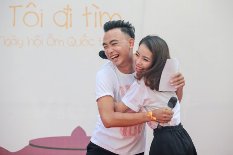 Ngày hội “Ôm Quốc tế” với chủ đề “Free hugs time: Yêu thương xin đừng để đó”