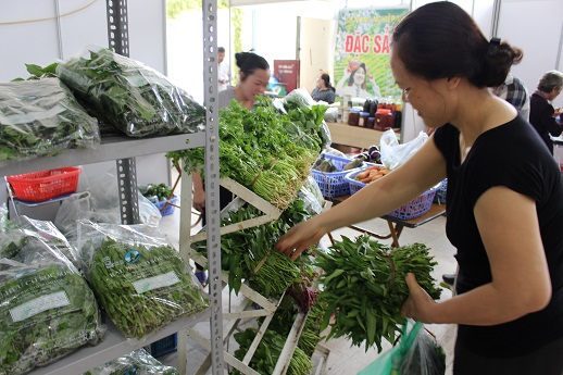 Mở cửa phiên chợ Nông sản và thực phẩm an toàn tháng 7 tại Hà Nội