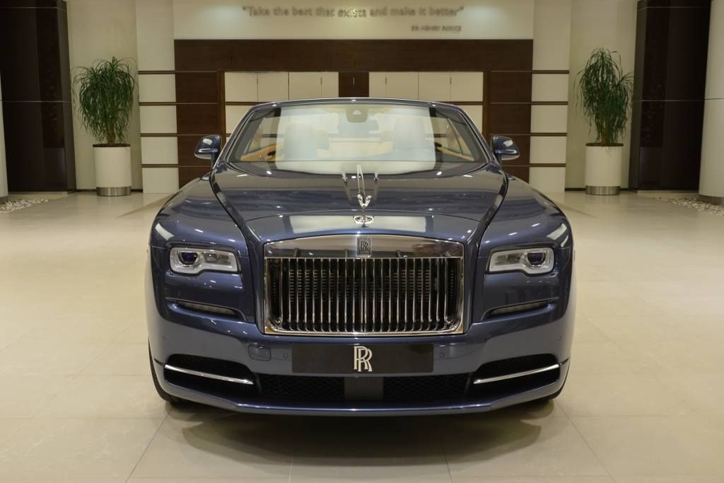 Ngắm Rolls-Royce Dawn phối màu cực độc ở Abu Dhabi