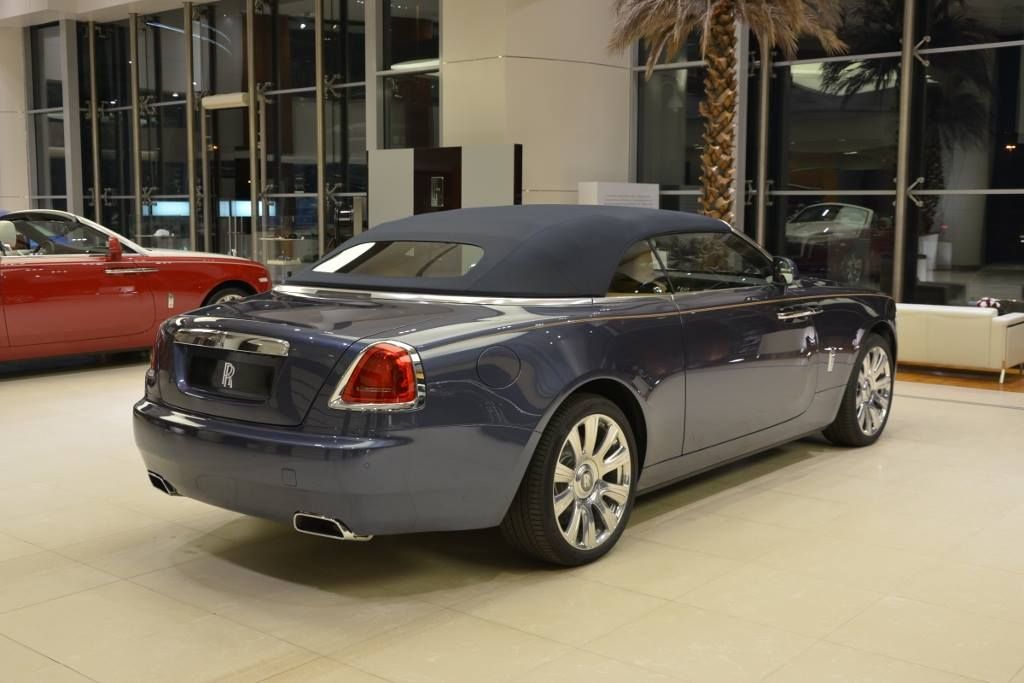 Ngắm Rolls-Royce Dawn phối màu cực độc ở Abu Dhabi