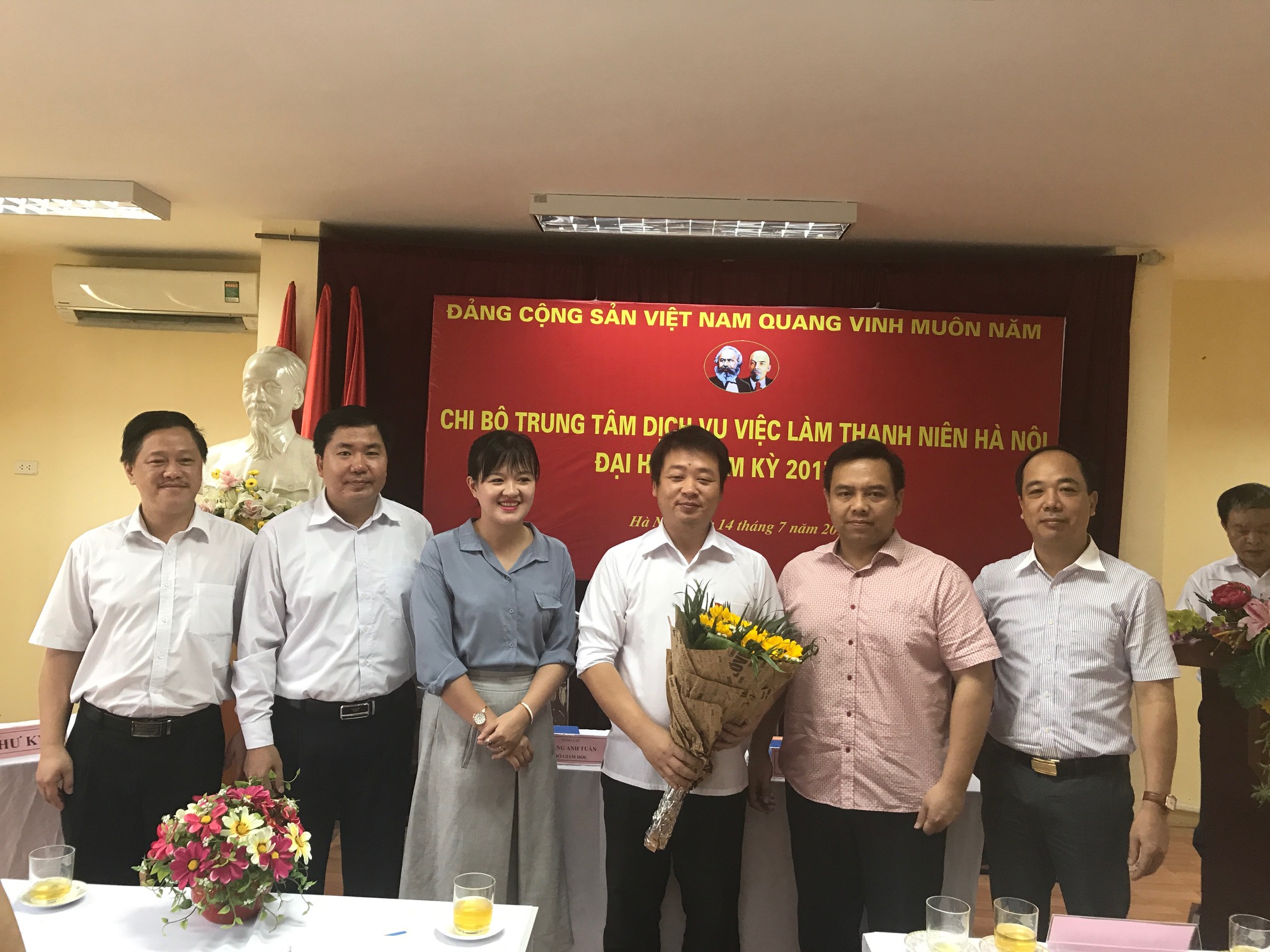 Đồng chí Nguyễn Hải Bằng trúng cử chức danh Bí thư Chi bộ Trung tâm Dịch vụ việc làm Thanh niên Hà Nội