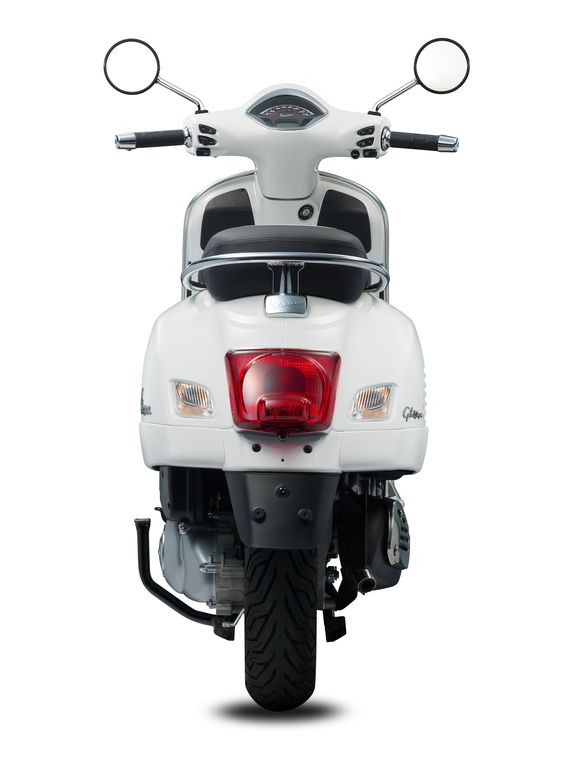 Vespa GTS 2017 lắp ráp tại Việt Nam chính thức lộ diện