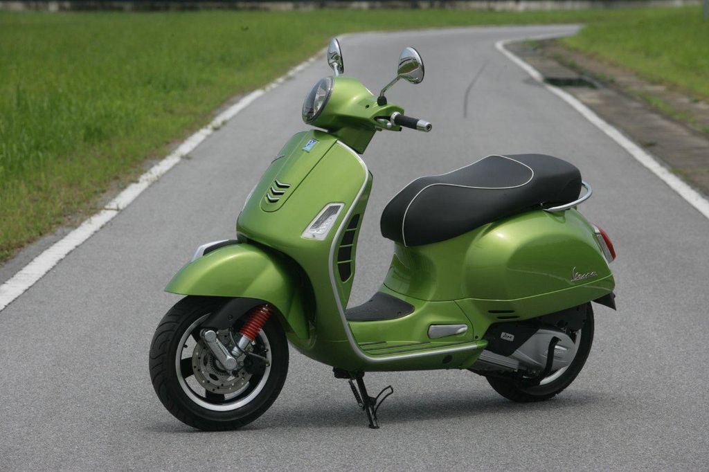 Vespa GTS 2017 lắp ráp tại Việt Nam chính thức lộ diện