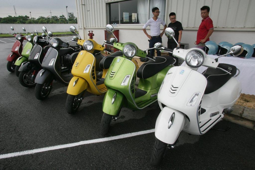 Vespa GTS 2017 lắp ráp tại Việt Nam chính thức lộ diện