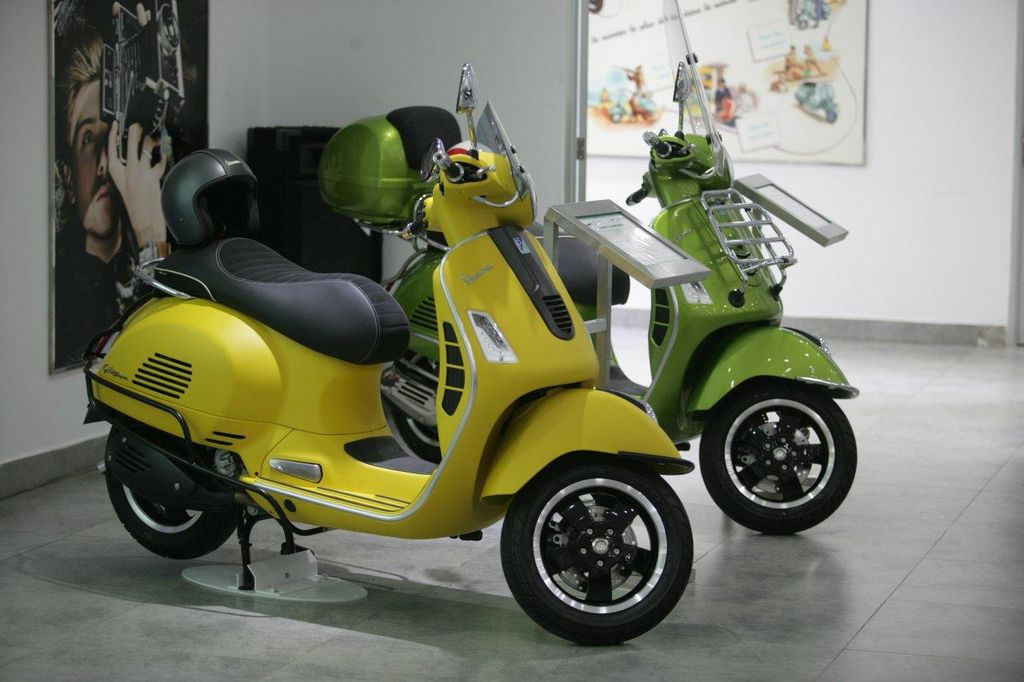 Vespa GTS 2017 lắp ráp tại Việt Nam chính thức lộ diện