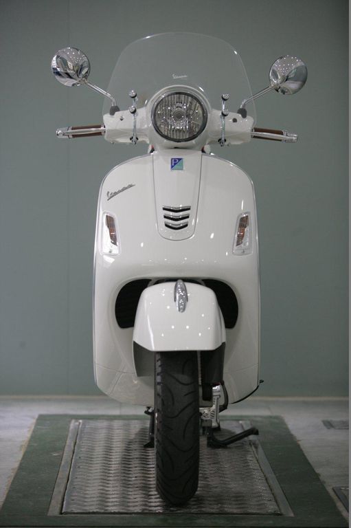 Vespa GTS 2017 lắp ráp tại Việt Nam chính thức lộ diện