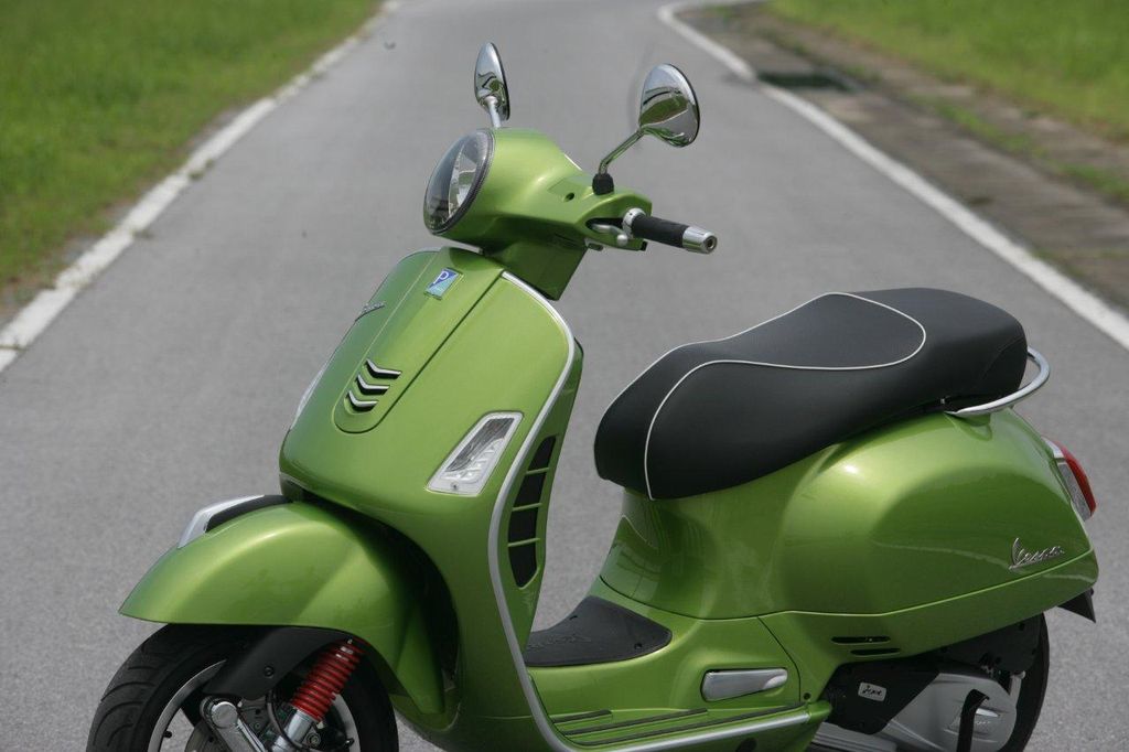 Vespa GTS 2017 lắp ráp tại Việt Nam chính thức lộ diện