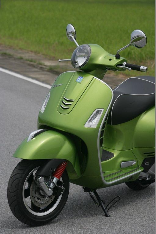 Vespa GTS 2017 lắp ráp tại Việt Nam chính thức lộ diện