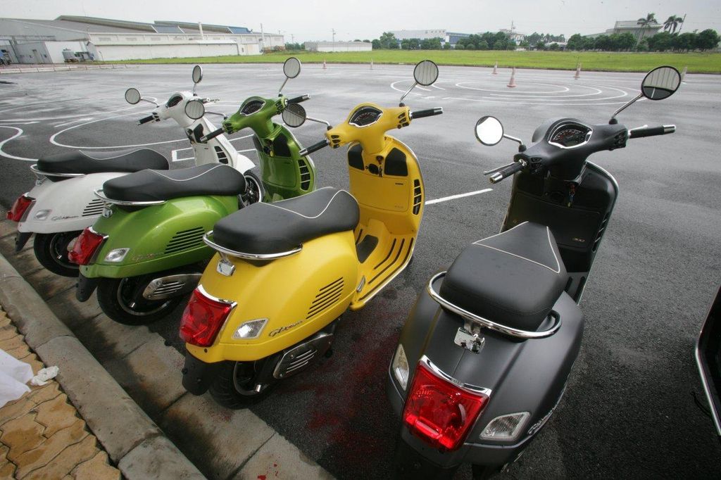 Vespa GTS 2017 lắp ráp tại Việt Nam chính thức lộ diện