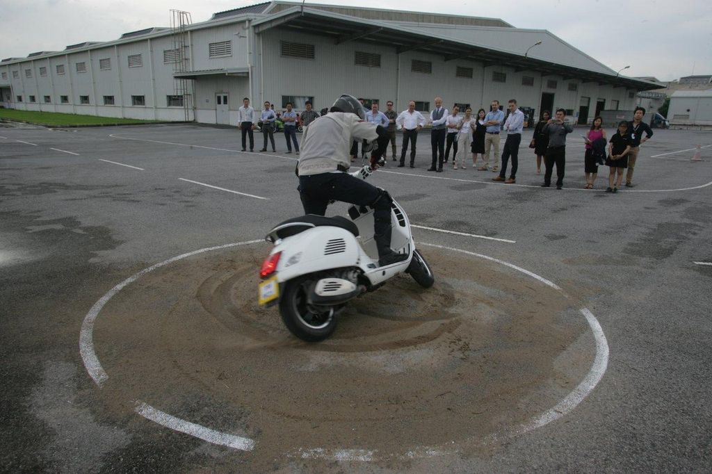 Vespa GTS 2017 lắp ráp tại Việt Nam chính thức lộ diện