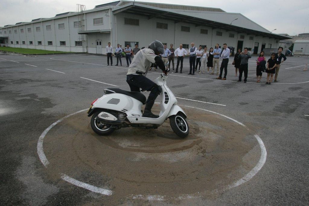 Vespa GTS 2017 lắp ráp tại Việt Nam chính thức lộ diện