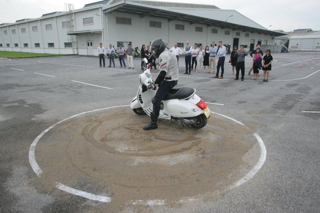 Vespa GTS 2017 lắp ráp tại Việt Nam chính thức lộ diện