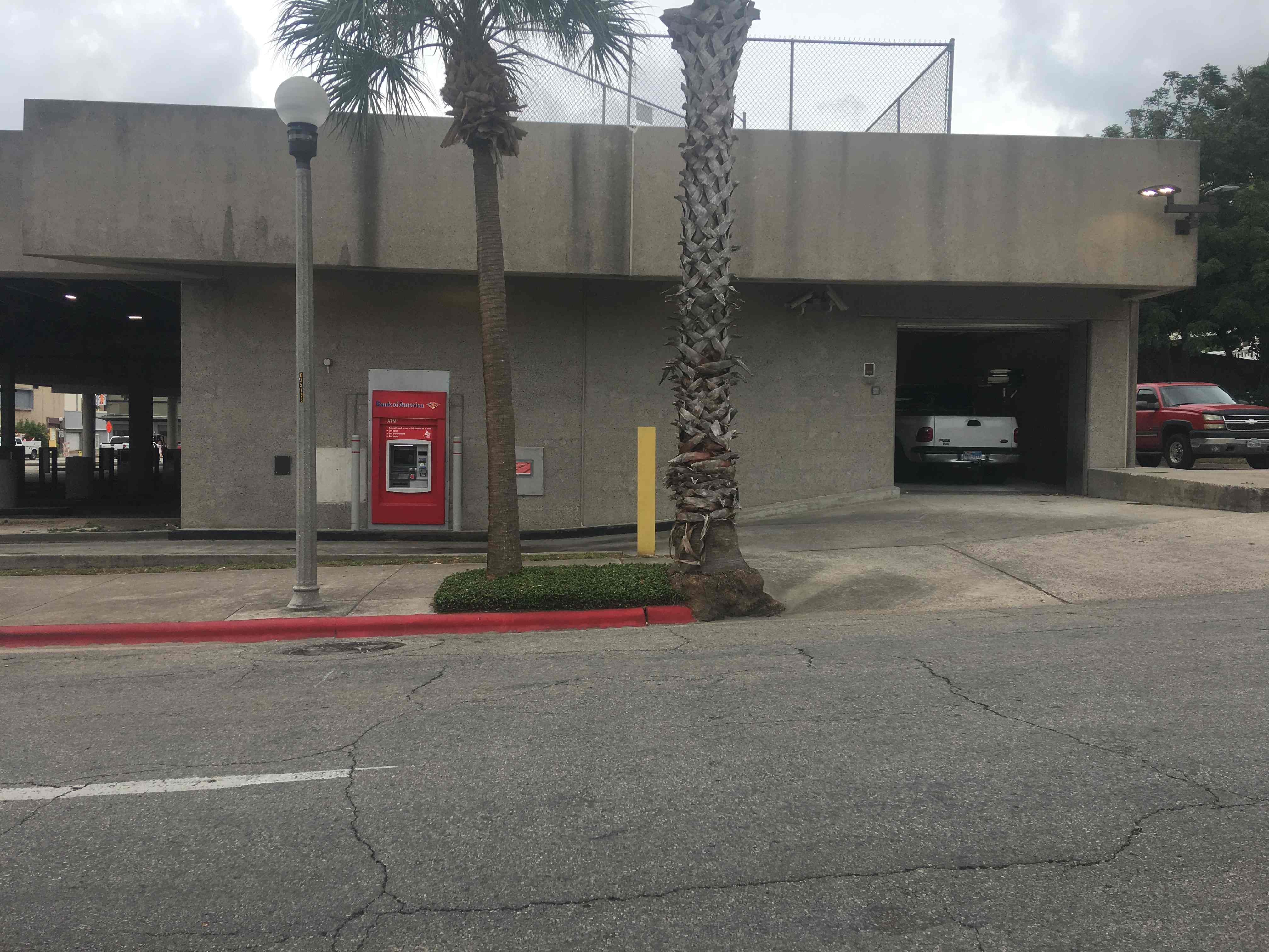 Chuyện hy hữu: Một người đàn ông tại Mỹ bị mắc kẹt trong máy ATM