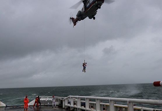 Trung Quốc: Giải cứu 49 du khách mắc kẹt trên đảo do bão
