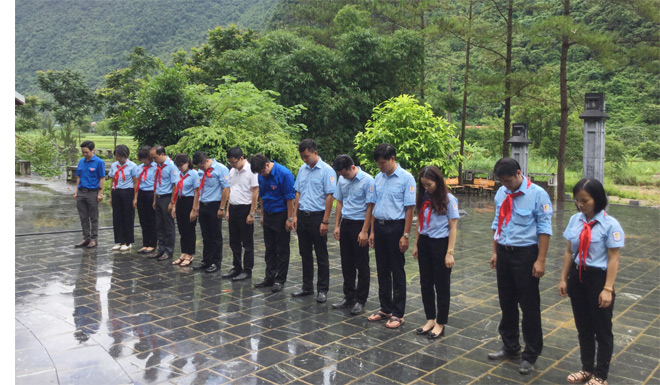 Lãnh đạo Thành đoàn Hà Nội dâng hương tại đền thờ Bác Hồ, viếng mộ anh Kim Đồng