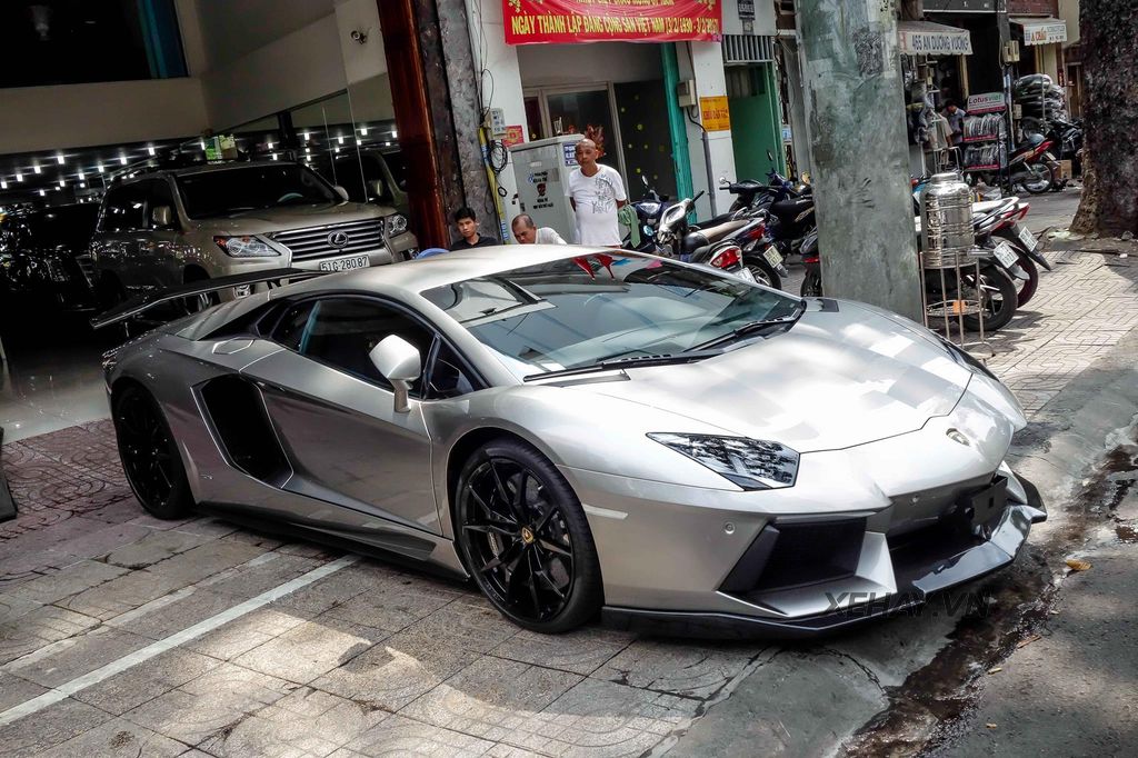 Sài Gòn: Chiêm ngưỡng vẻ đẹp của Lamborghini Aventador DMC Molto Veloce và Ferrari F12 Berlinetta