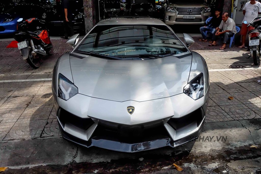 Sài Gòn: Chiêm ngưỡng vẻ đẹp của Lamborghini Aventador DMC Molto Veloce và Ferrari F12 Berlinetta