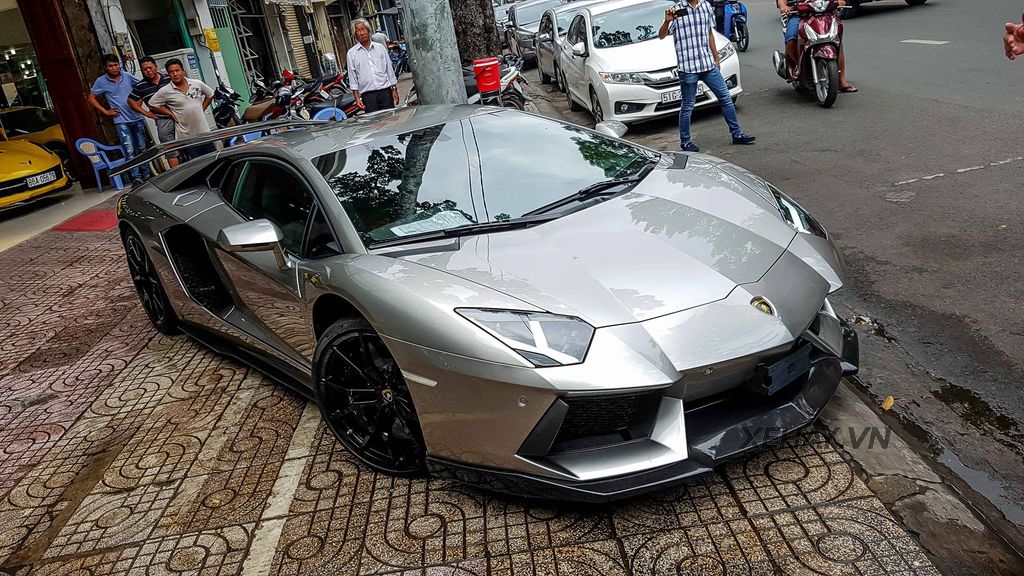 Sài Gòn: Chiêm ngưỡng vẻ đẹp của Lamborghini Aventador DMC Molto Veloce và Ferrari F12 Berlinetta