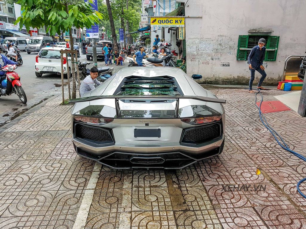 Sài Gòn: Chiêm ngưỡng vẻ đẹp của Lamborghini Aventador DMC Molto Veloce và Ferrari F12 Berlinetta