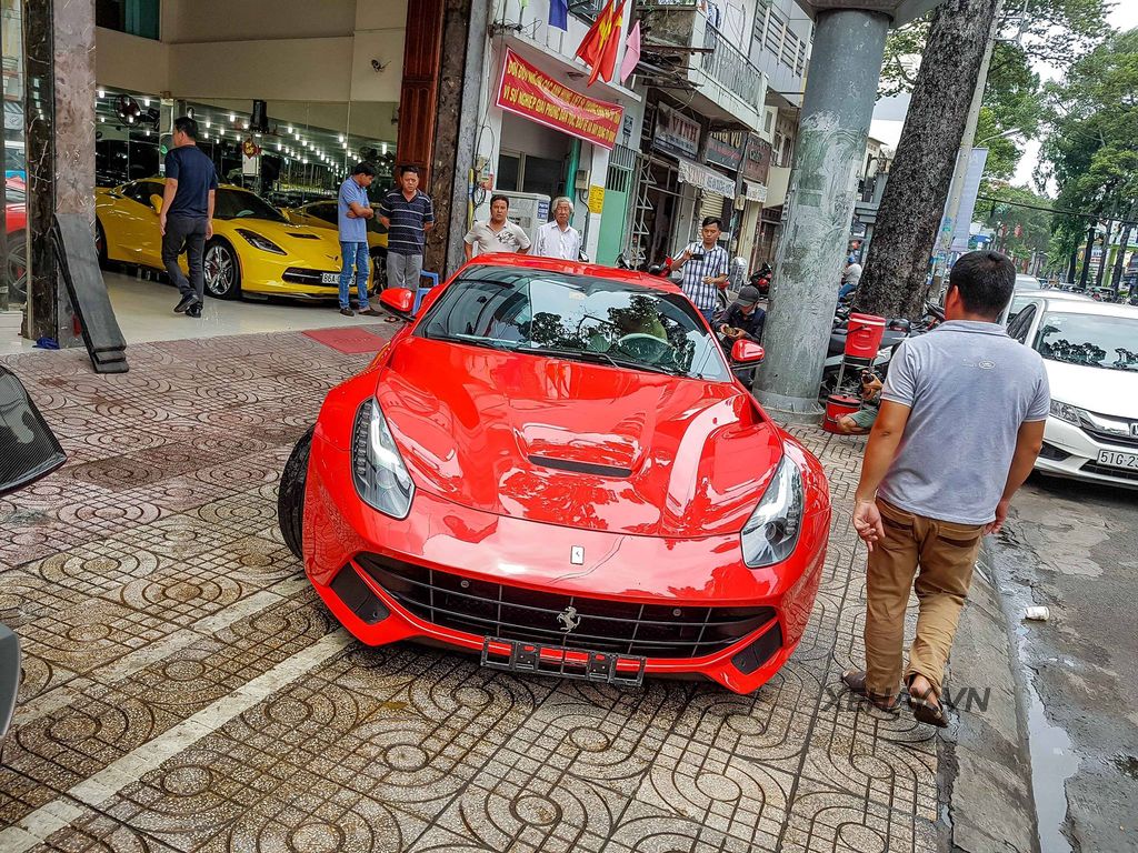 Sài Gòn: Chiêm ngưỡng vẻ đẹp của Lamborghini Aventador DMC Molto Veloce và Ferrari F12 Berlinetta