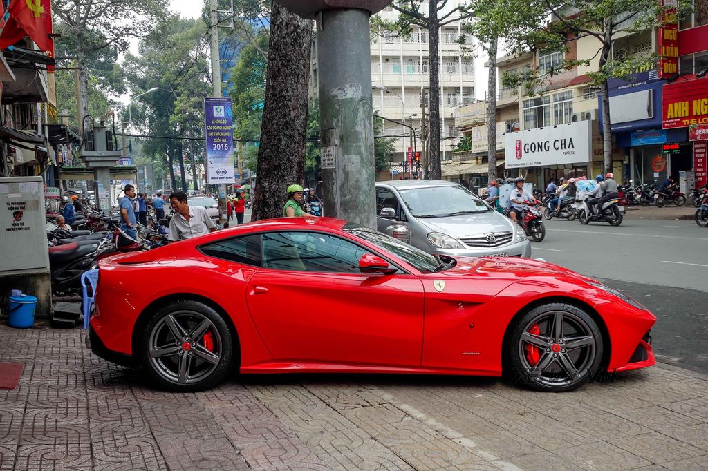 Sài Gòn: Chiêm ngưỡng vẻ đẹp của Lamborghini Aventador DMC Molto Veloce và Ferrari F12 Berlinetta