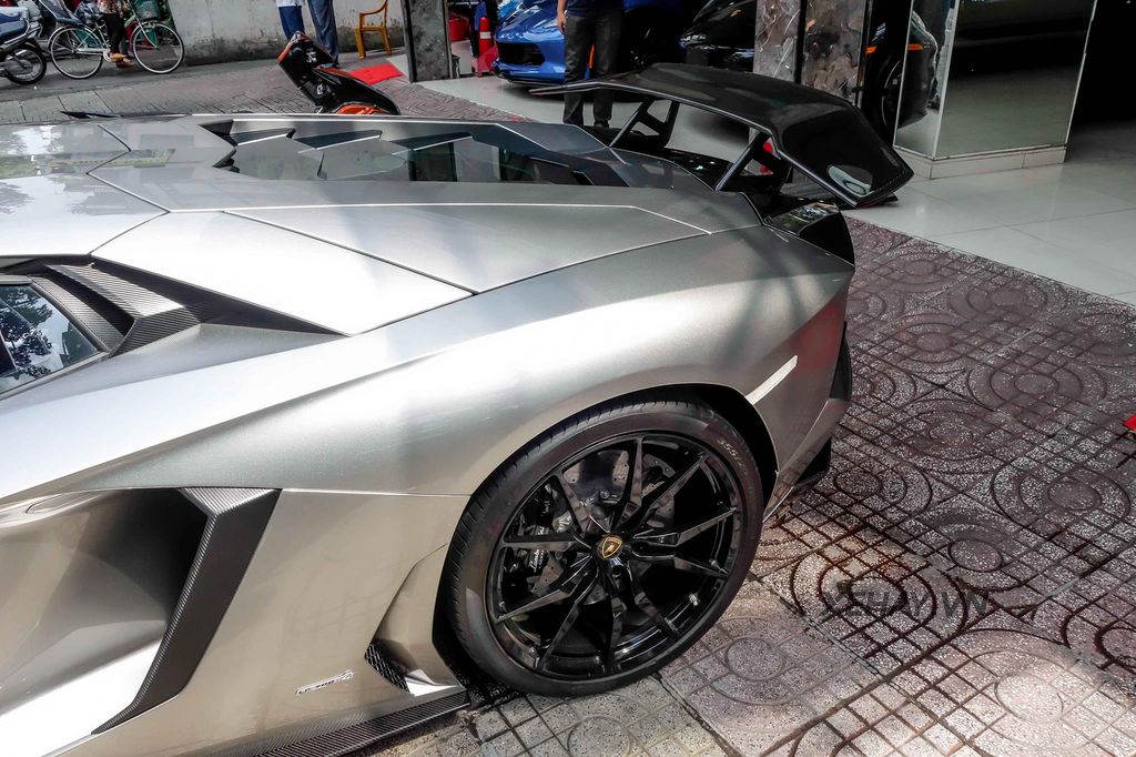 Sài Gòn: Chiêm ngưỡng vẻ đẹp của Lamborghini Aventador DMC Molto Veloce và Ferrari F12 Berlinetta