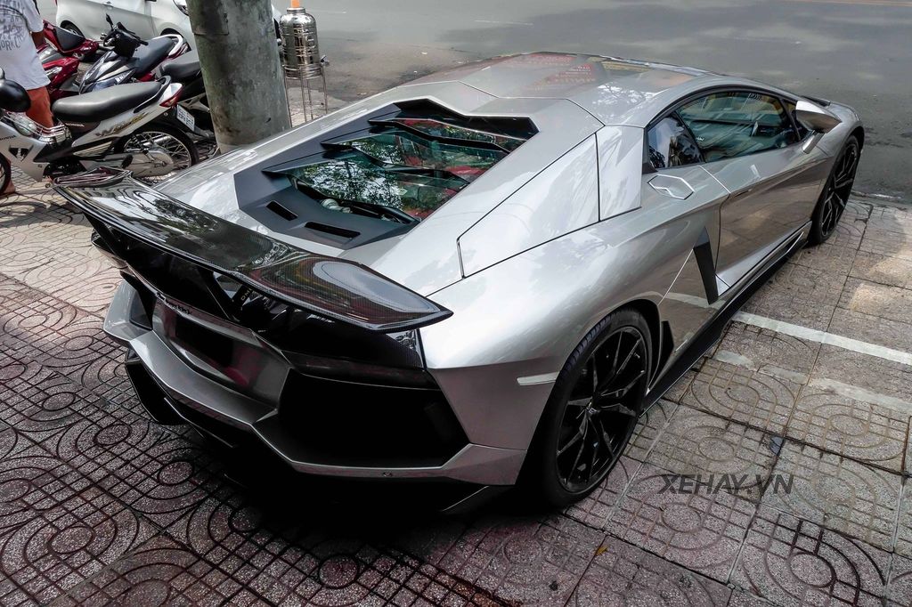 Sài Gòn: Chiêm ngưỡng vẻ đẹp của Lamborghini Aventador DMC Molto Veloce và Ferrari F12 Berlinetta