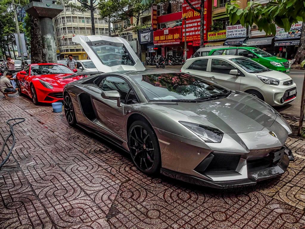 Sài Gòn: Chiêm ngưỡng vẻ đẹp của Lamborghini Aventador DMC Molto Veloce và Ferrari F12 Berlinetta