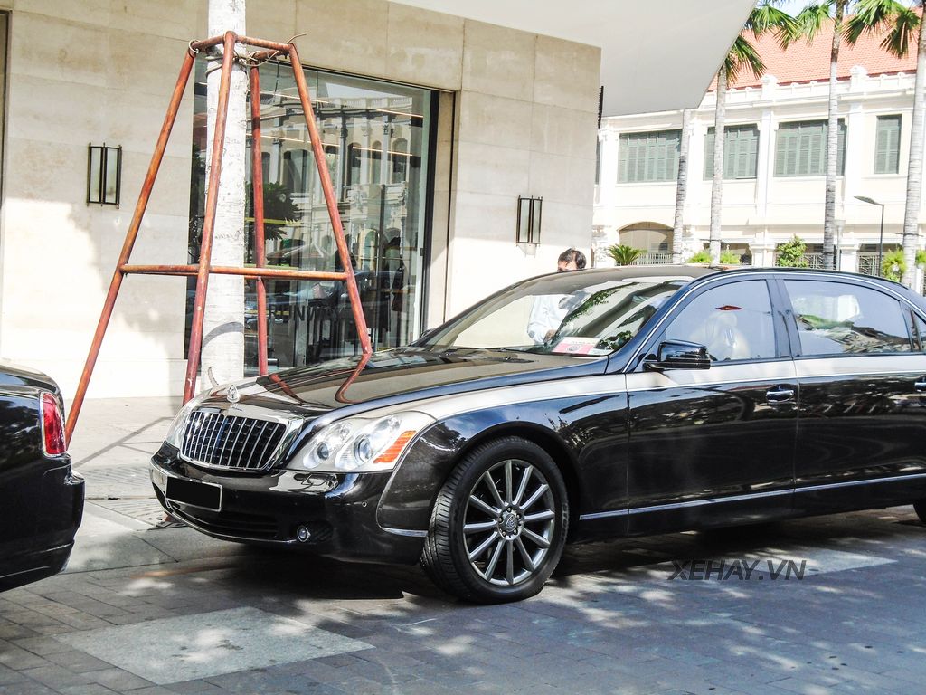 Sài Gòn: Maybach 62s Zeppelin sánh đôi cùng Rolls-Royce Ghost