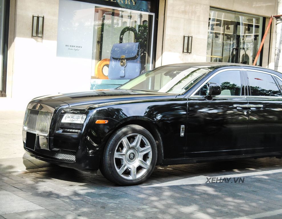 Sài Gòn: Maybach 62s Zeppelin sánh đôi cùng Rolls-Royce Ghost