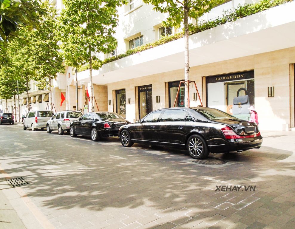 Sài Gòn: Maybach 62s Zeppelin sánh đôi cùng Rolls-Royce Ghost