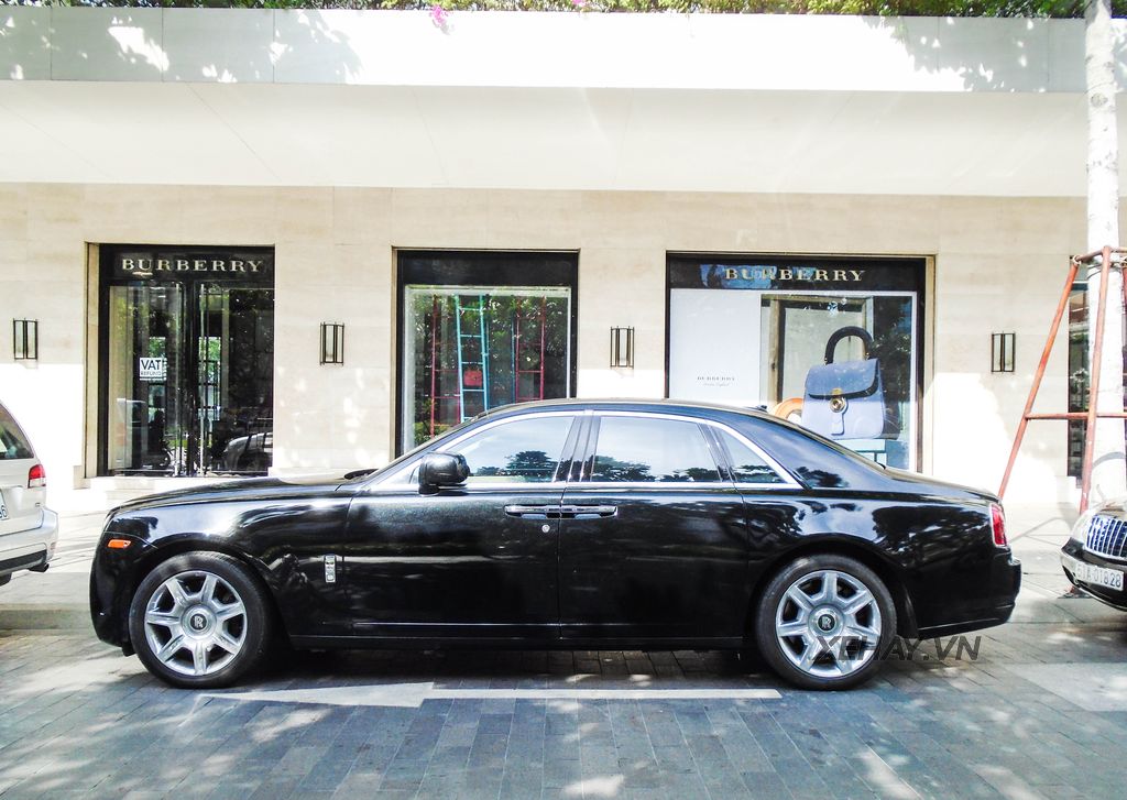 Sài Gòn: Maybach 62s Zeppelin sánh đôi cùng Rolls-Royce Ghost