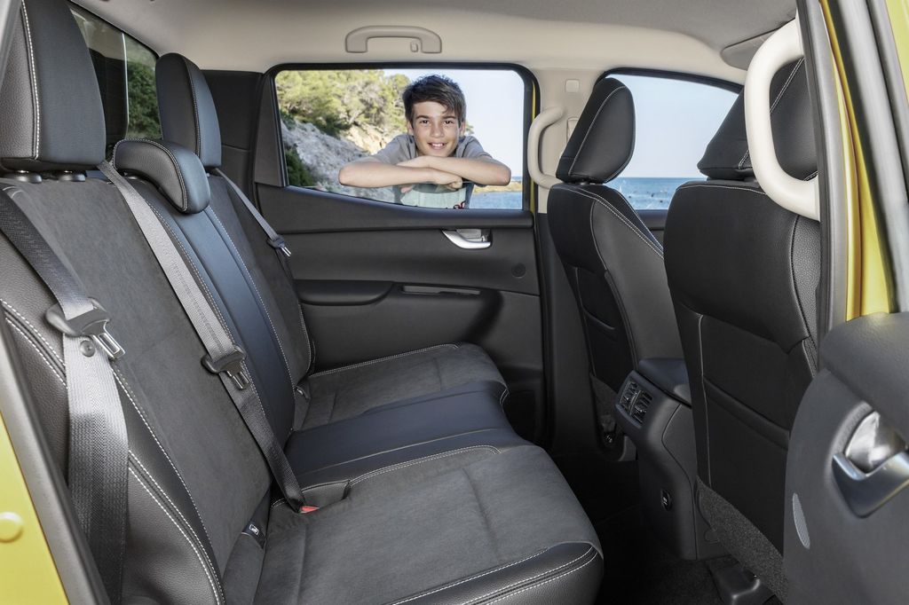 X-Class - Mẫu xe bán tải đầu tiên của Mercedes-Benz chính thức trình làng, giá từ 974 triệu VNĐ