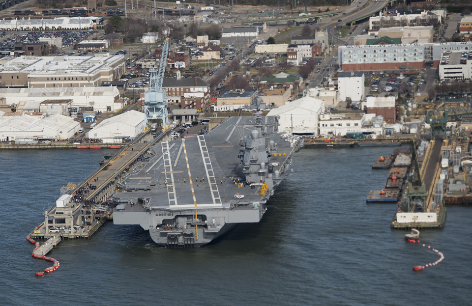 Cận cảnh tàu sân bay 13 tỷ USD của Hải quân Hoa Kỳ