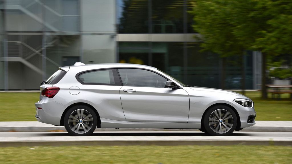 BMW 1-Series 2018 nâng cấp nhẹ lộ diện hoàn toàn bằng loạt ảnh và video