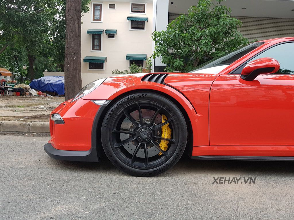 Siêu xe Porsche 911 GT3 RS của Cường Đô La bất ngờ 