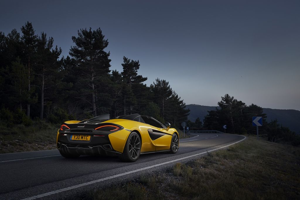 McLaren tung bộ sưu tập ảnh mới toanh của siêu xe mui trần 570S Spider