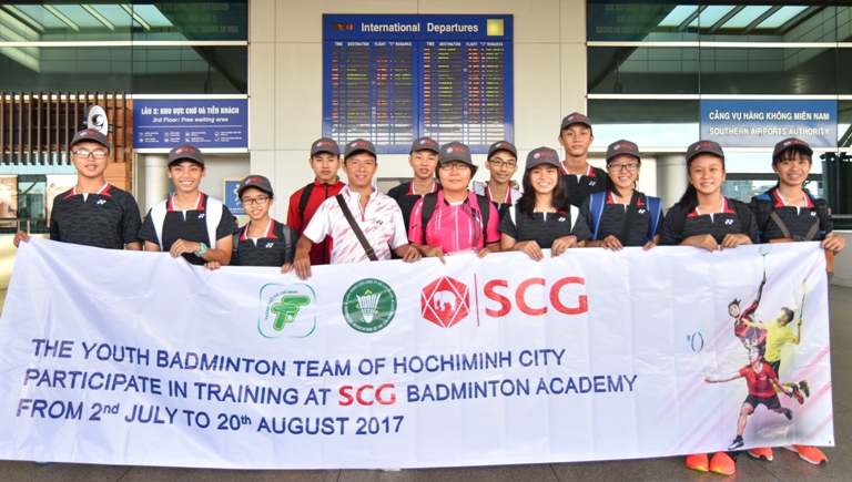 12 CĐV cầu lông trẻ của TP HCM tập huấn tại Học viện Cầu lông SCG