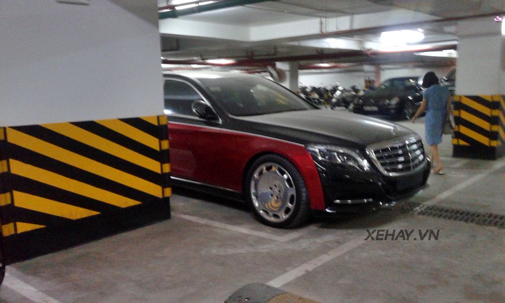 Xuất hiện Mercedes-Maybach S600 với thân xe hai màu trong hầm đỗ xe tại Hà Nội