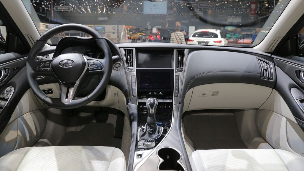 Phiên bản Infiniti Q50 Red Sport 2018 mạnh mẽ nhất có giá bán từ 1,15 tỷ VNĐ