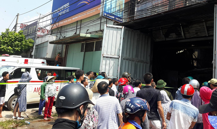 Hà Nội: Cháy lớn ở xưởng sản xuất bánh trên quốc lộ 32 khiến nhiều người thương vong