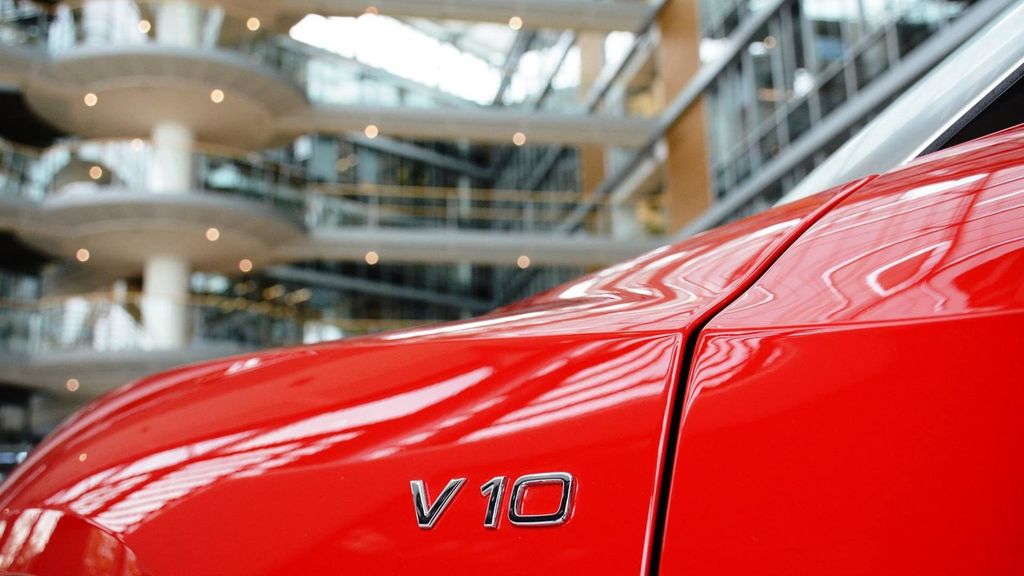 Cận cảnh siêu xe Audi R8 Spyder V10 Plus đỏ rực 