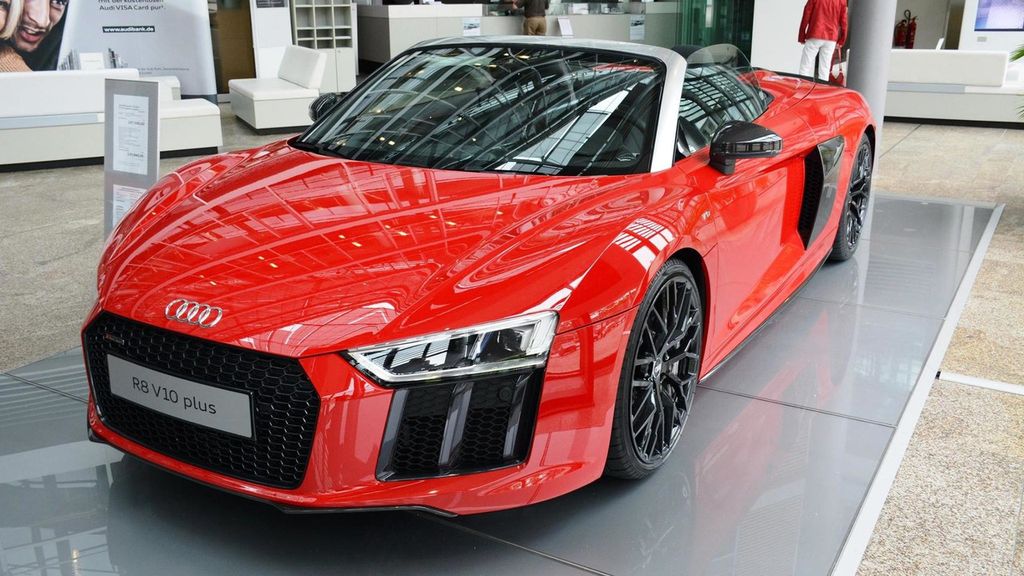 Cận cảnh siêu xe Audi R8 Spyder V10 Plus đỏ rực 