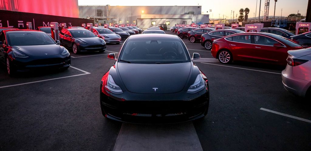 Tesla Model 3 và toàn bộ thông số kỹ thuật, ấn tượng với phạm vi di chuyển 499km