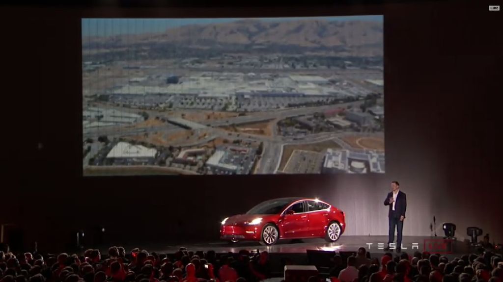 Tesla Model 3 và toàn bộ thông số kỹ thuật, ấn tượng với phạm vi di chuyển 499km