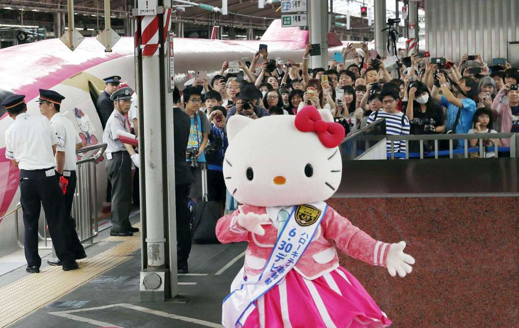 Nhật Bản hút du khách bằng tàu Hello Kitty siêu đáng yêu