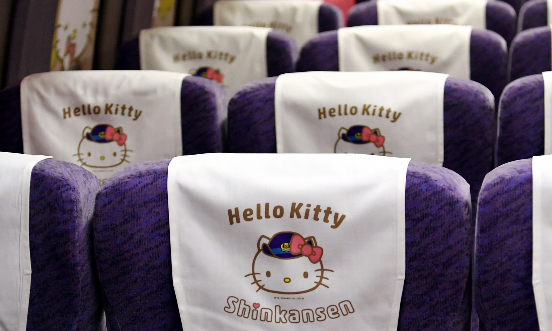 Nhật Bản hút du khách bằng tàu Hello Kitty siêu đáng yêu