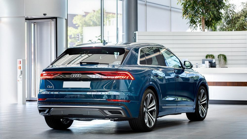 Audi Q8 sở hữu màu sơn Galaxy Blue Metallic thu hút mọi ánh nhìn