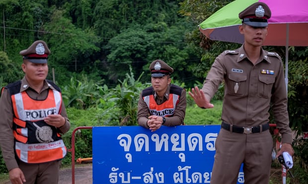 Thái Lan: Bắt đầu đưa đội bóng nhí ra khỏi hang Tham Luang